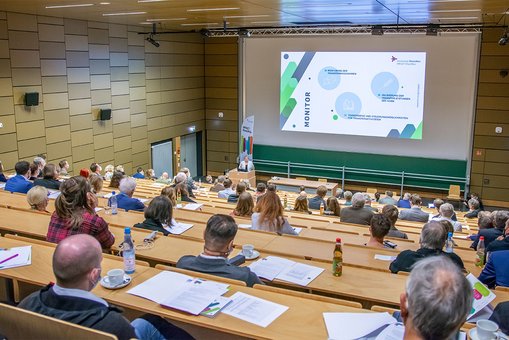 Eröffnung der Konferenz IMPACT für Rhein-Main durch die Hochschulpräsidentin Prof. Dr. Eva Waller. © Lisa Mohr | Hochschule RheinMain